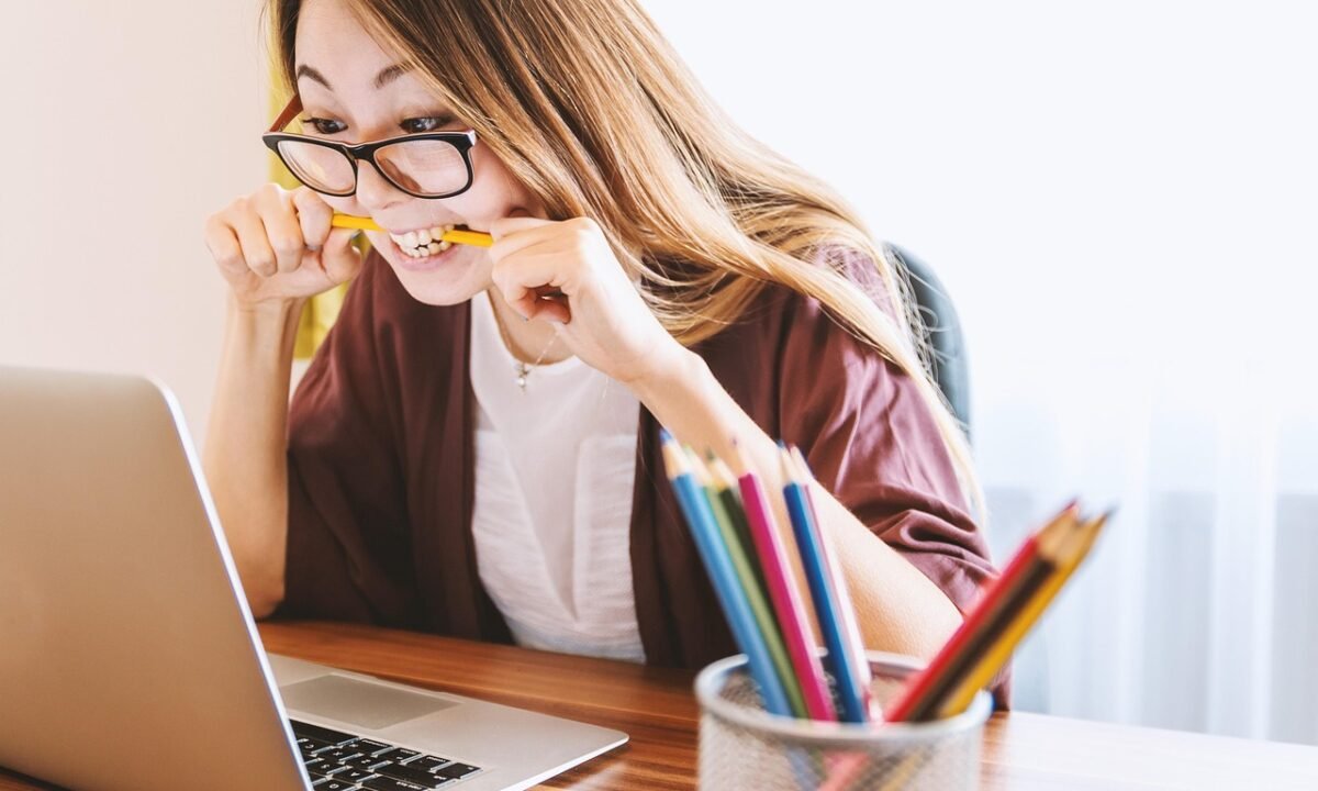 Behördenwege von der Couch: Was online wirklich geht und was Sie sich sparen können