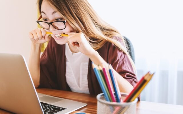 Behördenwege von der Couch: Was online wirklich geht und was Sie sich sparen können